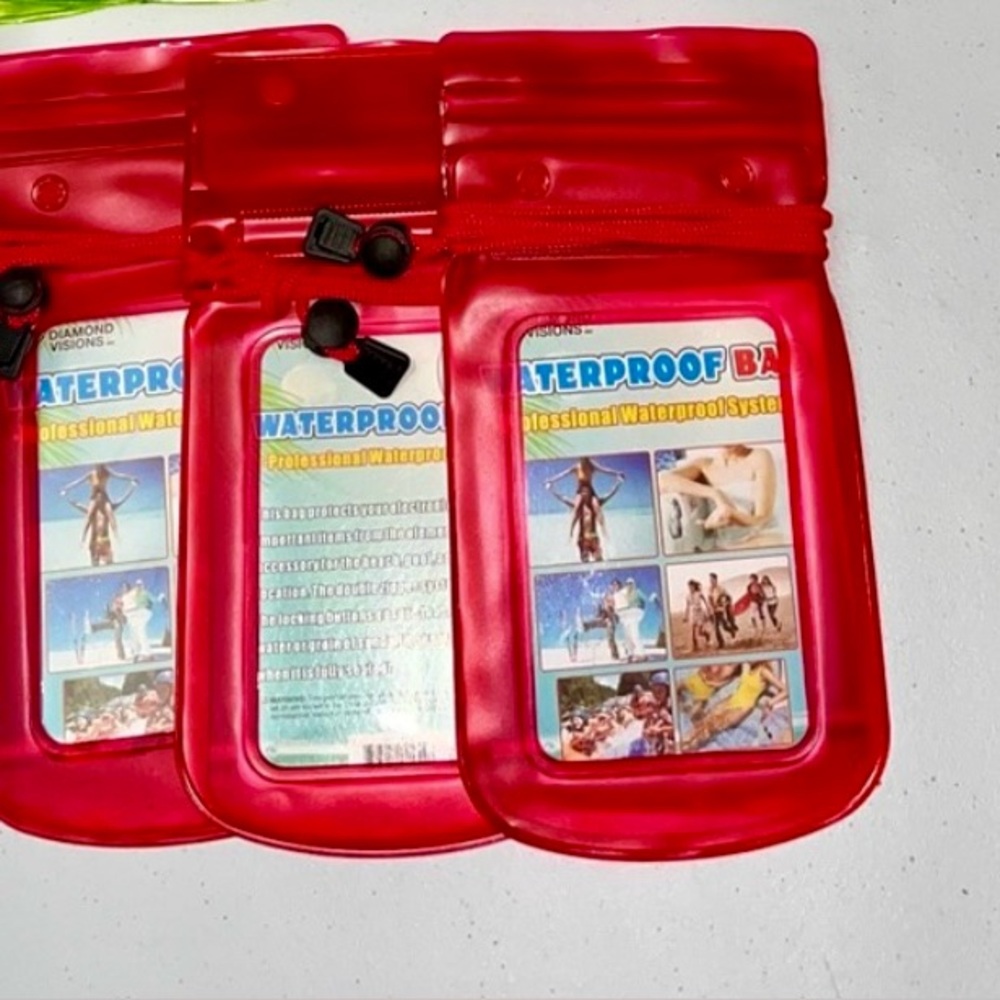💙 NWT Red Waterproof Bag Unisex
